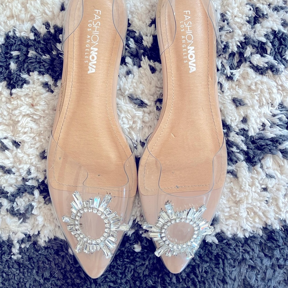 Cute flats. Great for outdoor wedding.